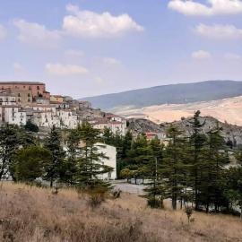 LE ORIGINI casa in borgo tipico lucano, hotel a Trivigno