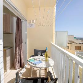Summer Breeze Comfort Sunny Apartments close to the sandy beaches - by Getawaysmalta