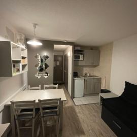 LOuréa studio 4 pers retour skis au pieds, hotel in Les Deux Alpes