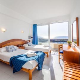 Hostal Port Corona, hotel in Cala Ratjada