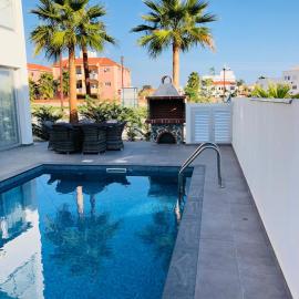 Mobina Villas, hotel din Larnaca