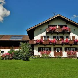 Ferienwohnungen Hanslbauer, Hotel in Krün