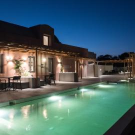 Terra Nera Suites, hotel a Perivolos