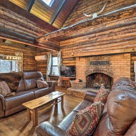 Relaxing Retreat w/ Private Dock on Claytor Lake!