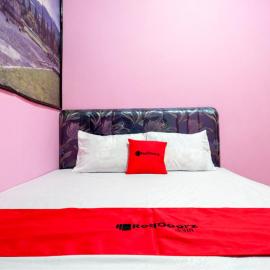 RedDoorz Syariah near Telaga Warna Dieng, hotel in Dieng