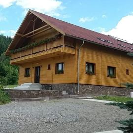 Irgó panzió, Hotel in Izvoare
