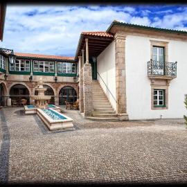 Hotel Fonte da Vila, מלון במונסאו