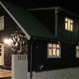 Peddastova in the heart of fishing village Skopun, hotel i Skopun