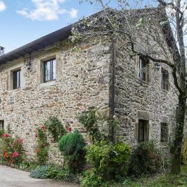 Spacious House with Jacuzzi, Mountain View near Tineo, Hotel in Tineo