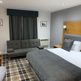 Crowwood Hotel and Alba Restaurant, hotel u gradu Chryston