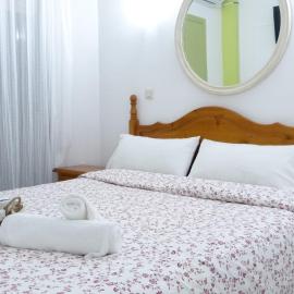 HOSTAL CANDELEDA, хотел в Канделеда