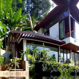 Casa moderna perto do mar