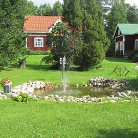 Luomajärven Hevoskievari, hotel in Karhoinen