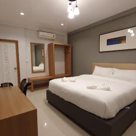 โรงแรมอินทราเพลส, Hotel in Sakon Nakhon