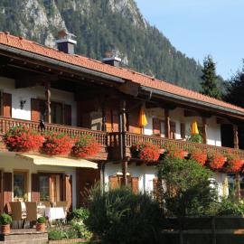 Gästehaus Gschwendtner - Chiemgau Karte, hotel in Inzell