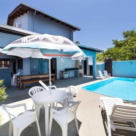 Casa Patta - 05 dormitórios, com piscina.