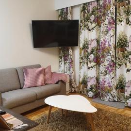 Kaunis valoisa 3 krs pikkukaksio Vantaa Koivukylä, hotel in Vantaa