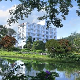 Grand Plaza, hotel u gradu Munar