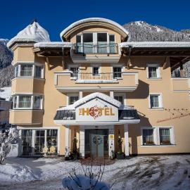 The Hotel - himmlisch wohlfühlen: Ischgl şehrinde bir otel