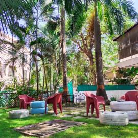 Hostel Lifespace- Tailor made for working professionals- Luxurious Twin Bungalow with CoWork- only 3 and 4 share Rooms