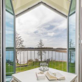Luxus-See-Domizil mit Sauna, Kamin und Boot-130 qm für 6 Personen, hotel a Krakow am See