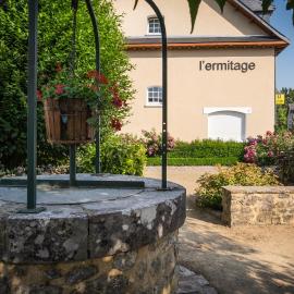 Logis Hôtel & Restaurant L'ermitage, hotel i Saulges