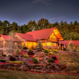 Lonesome Dove - Custom Western Style Log Lodge | Screened in outdoor living โรงแรมในบลูริดจ์