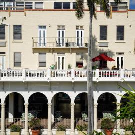 Palm Beach Hotel with Juliette Balconies! 2 blocks from beach! Historic Landmark