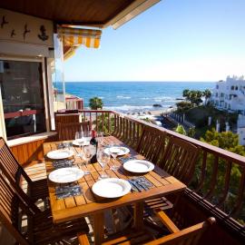 Apartamento Lubina del Sol. 1ª linea de playa - By the Sea, hotelli Mijas Costassa