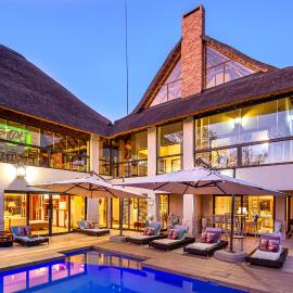 Vaal River YOLO Spaces - Vaal River Bush Villa, hotel in Sasolburg