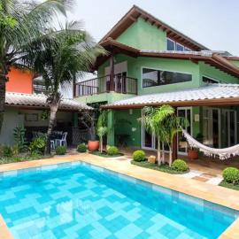 CHARMOSA CASA EM CONDO A 01 QUADRA DA PRAIA DO SAPE UBATUBA com churrasqueira, forno pizza, wifi, hotel a Ubatuba