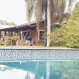 Linda Chácara em Condomínio com Piscina Climatizada, 5 Quartos, Churrasqueira e Muita Natureza a 40 Min de SP, hotel in Cajamar