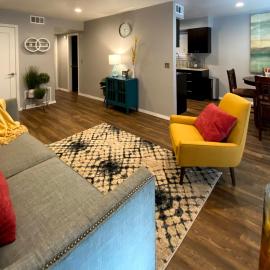 Evie's Campus-close 2 bedroom luxury, hotel in Oklahoma City