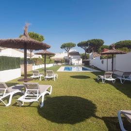 Villas La Barrosa, hotel in Chiclana de la Frontera