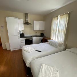 Contractors Guest House, хотел в Хай Уикъмб