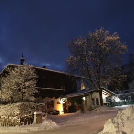 Appartement Pension Bäckenhäusl FERIENWOHNUNGEN Chalets Hütten Komfortzimmer, hotel sa Uttendorf