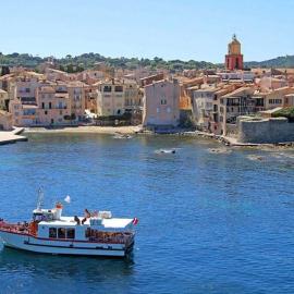 2 bedrooms, 15 min walk to beach, AC, pool & fiber internet in a quiet, private gated domain 5kms to St Tropez