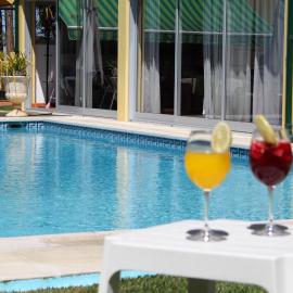 Guesthouse Pool & Sea Espinho Oporto, hotel in Espinho