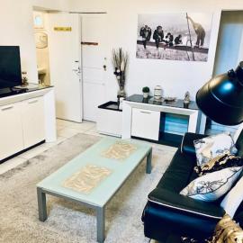 MAISON 2 CHAMBRES - LILLE - 4 PERS - 300m METRO, hotel a Lilla