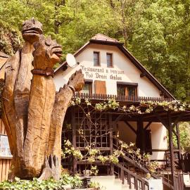 Restaurant a penzion Pod Draci skalou, hotel a Karlštejn