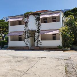 Studio Apartments Marija with private parking, hotel en Makarska
