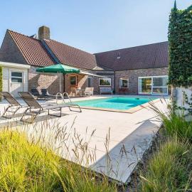 Villa with heated swimming pool, sauna and garden, hotel a Damme