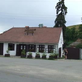 Cserekert, Alszegi Porta – hotel w mieście Racu
