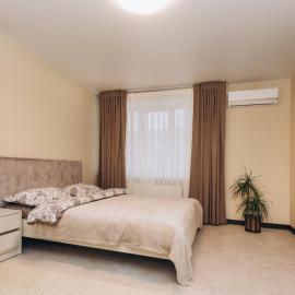 VIP Flat lavina проспект М Лушпи 2 корп2，蘇梅的飯店