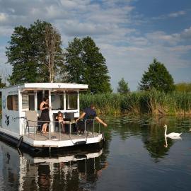 HAVEL-Cruiser Hausboot-Flöße mit Stil, khách sạn ở Brandenburg an der Havel
