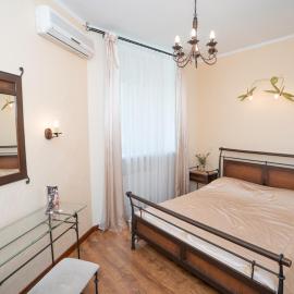 Hotel Piano, Hotel in Kiew