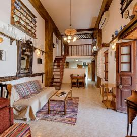 Hara's Traditional Detached House in Malona