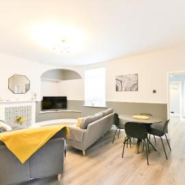 4 Bedroom, 2 bathroom house - Free Parking, hotell i Pontefract