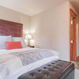 Large groups and families | Free parking | Hot tub