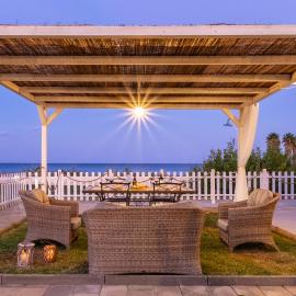 Beach Front Villas, hotel a Calabernardo
